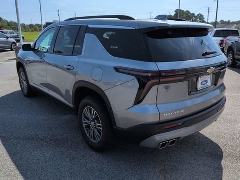 Used 2025 Chevrolet Traverse LT w/ Driver Confidence Package FWD image 6