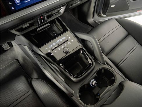 Certified 2026 Porsche Cayenne AWD/4WD image 18