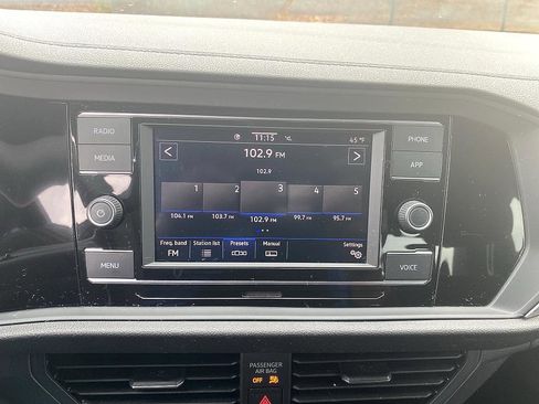 Used 2023 Volkswagen Jetta Sport image 17