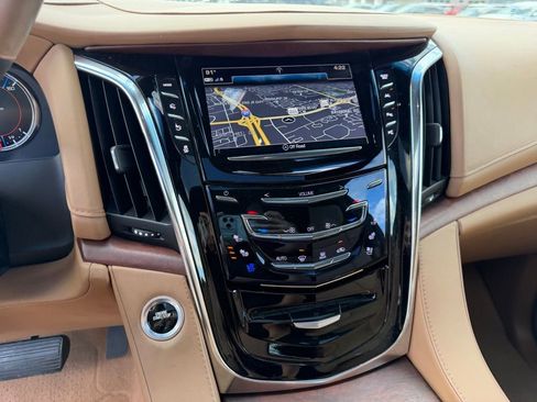 Used 2017 Cadillac Escalade Platinum image 23