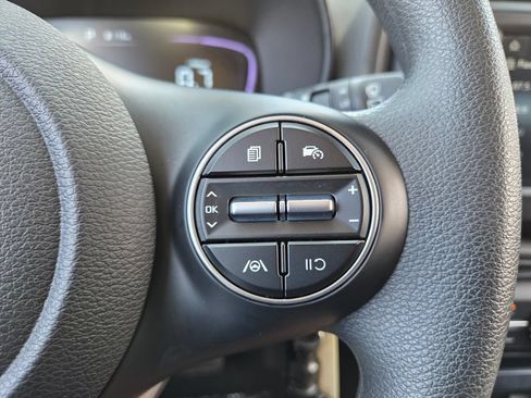 Used 2025 Kia Soul LX FWD image 21