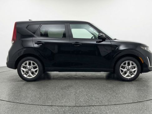 Used 2025 Kia Soul LX w/ LX Technology Package image 11