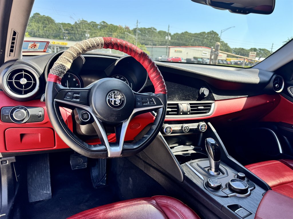 Used 2019 Alfa Romeo Giulia AWD image 10