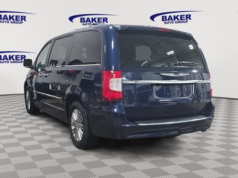 Used 2015 Chrysler Town & Country Touring-L w/ Driver Convenience Group image 7