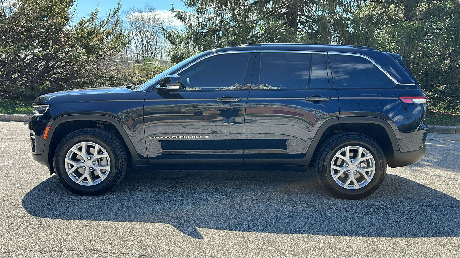 Used 2023 Jeep Grand Cherokee Limited AWD/4WD image 29