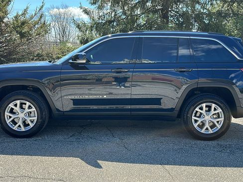 Used 2023 Jeep Grand Cherokee Limited image 29