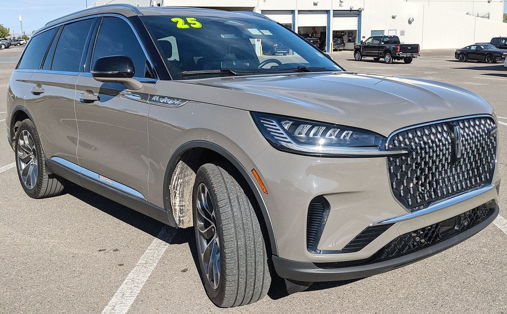 Used 2025 Lincoln Aviator Reserve AWD/4WD image 1