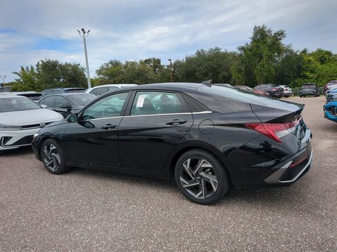 Used 2025 Hyundai Elantra Limited FWD image 3
