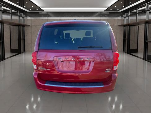 Used 2014 Dodge Grand Caravan R/T image 5