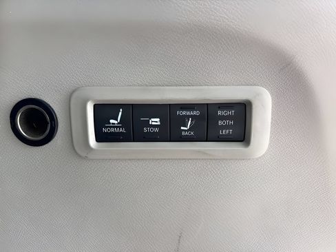 Used 2022 Chrysler Pacifica Limited FWD image 23