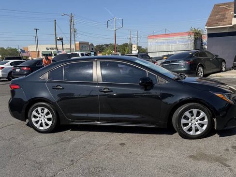 Used 2021 Toyota Corolla LE image 6