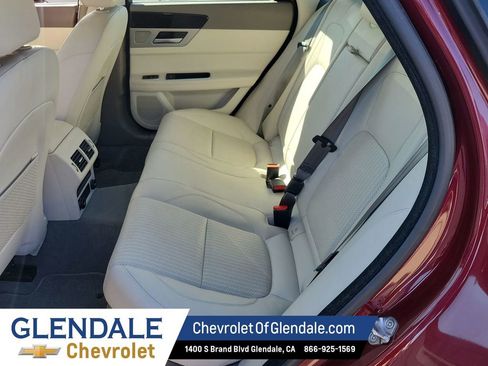 Used 2017 Jaguar XF Prestige image 22