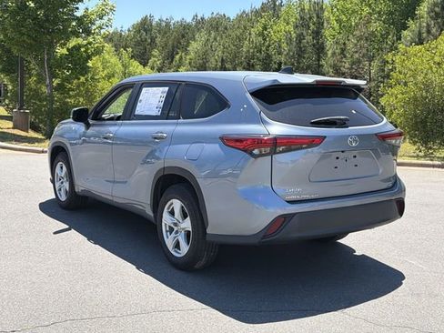 Used 2023 Toyota Highlander LE FWD image 11