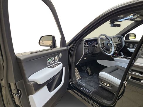 New 2026 Rolls-Royce Cullinan Black Badge image 13