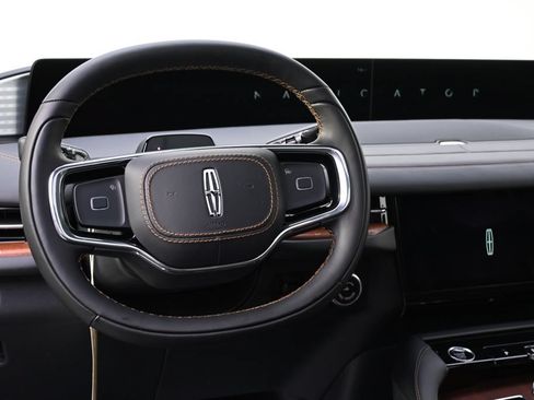 New 2026 Lincoln Navigator L Black Label AWD/4WD image 12
