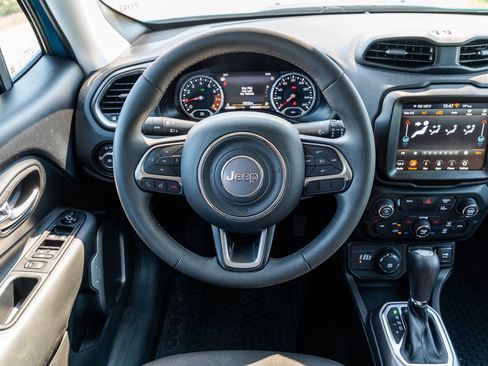 Used 2022 Jeep Renegade Latitude AWD/4WD image 22