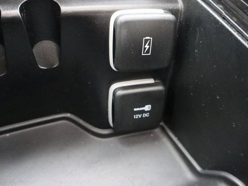 Used 2022 Chrysler Pacifica Limited image 19