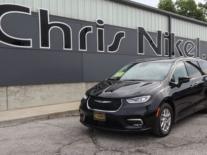 Used 2023 Chrysler Pacifica Touring-L