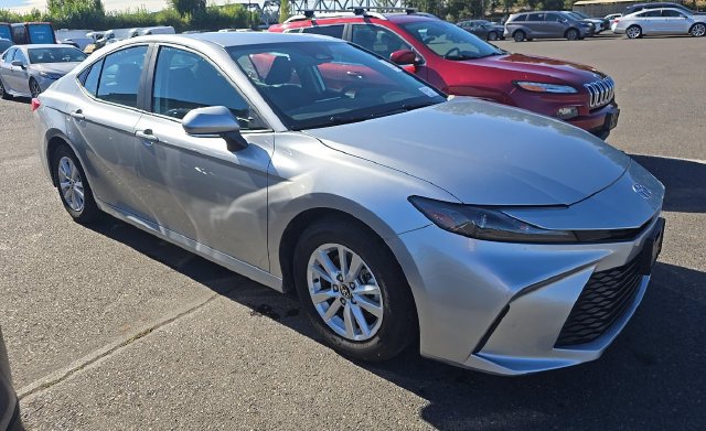 Used 2025 Toyota Camry LE FWD image 2