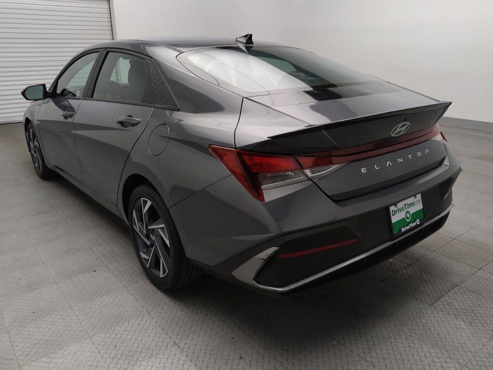Used 2025 Hyundai Elantra Sport FWD image 5