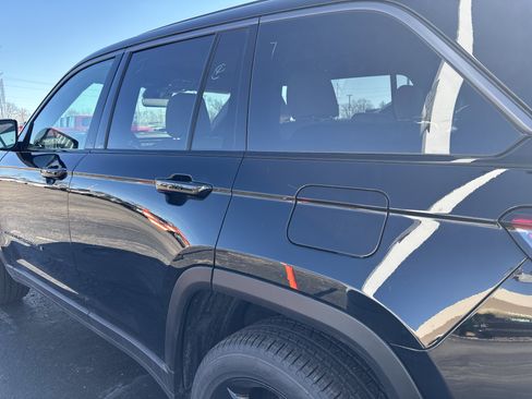 New 2026 Jeep Grand Cherokee Limited AWD/4WD image 14
