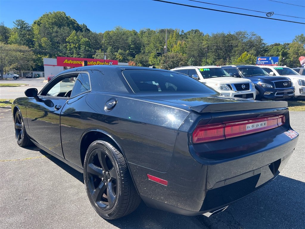 Used 2014 Dodge Challenger R/T Plus RWD image 9