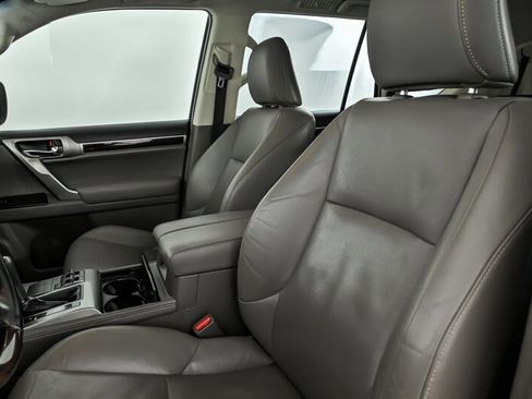 Used 2018 Lexus GX 460 image 19
