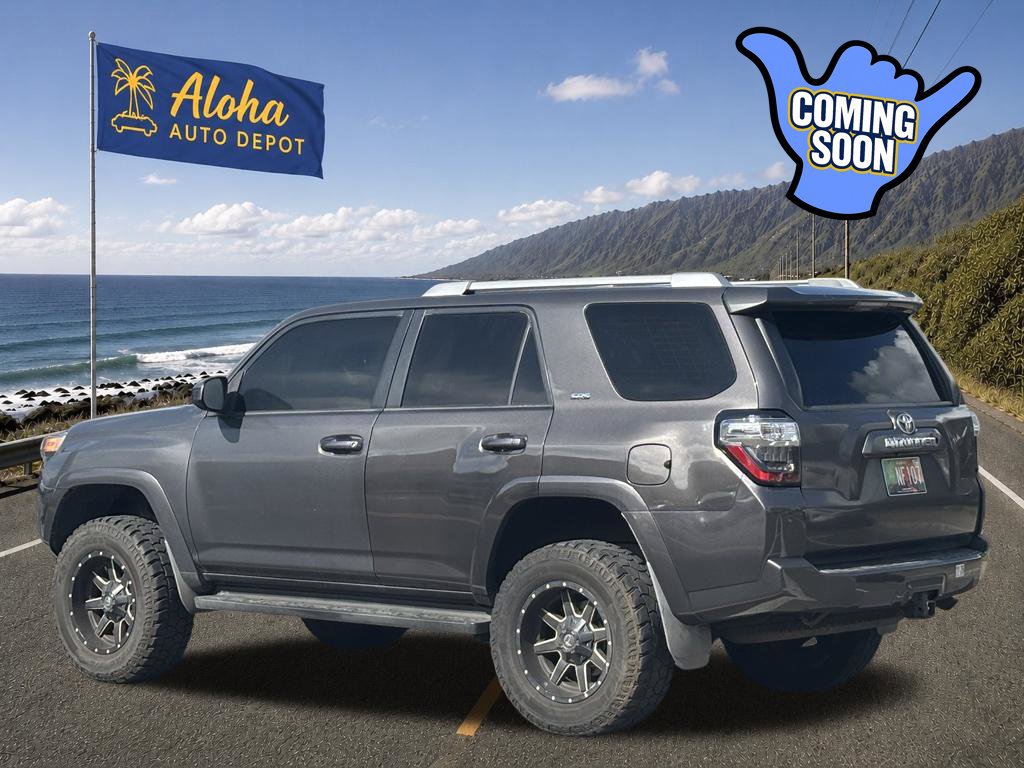 Used 2017 Toyota 4Runner SR5 AWD/4WD image 3