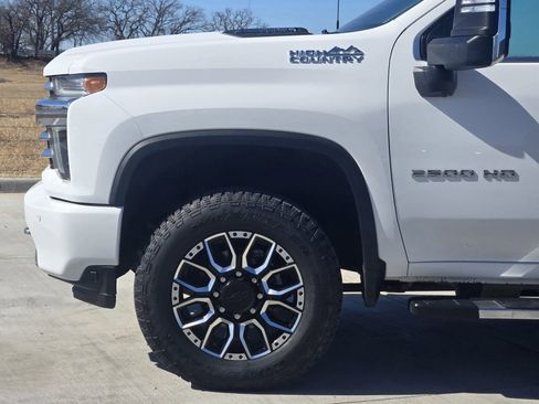 Used 2022 Chevrolet Silverado 2500 High Country w/ Technology Package image 6