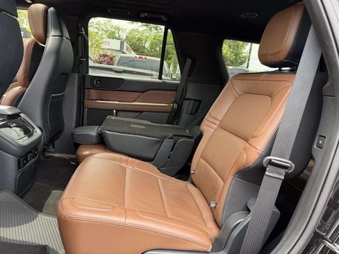 Used 2023 Lincoln Navigator Reserve w/ Monochromatic Package AWD/4WD image 14