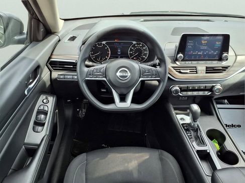 Used 2025 Nissan Altima 2.5 SV FWD image 9
