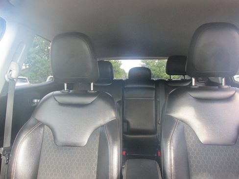 Used 2018 Jeep Compass Latitude w/ Popular Equipment Group AWD/4WD image 11