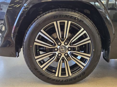 Used 2026 Lexus LX 600 4WD w/ Luxury Package image 11