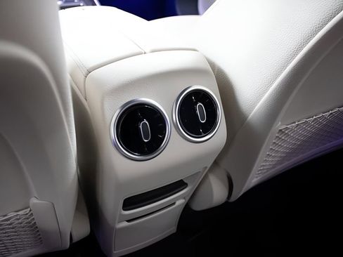 Used 2025 Mercedes-Benz GLB 250 image 27