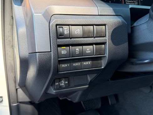 Used 2025 Toyota Tacoma 4x4 w/ TRD Off-Road Package image 10