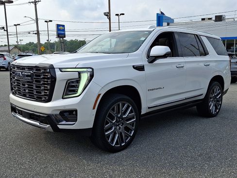 Used 2025 GMC Yukon Denali Ultimate AWD/4WD image 3