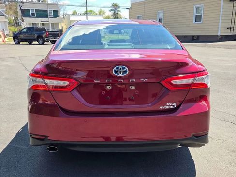 Used 2018 Toyota Camry XLE FWD image 4