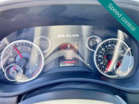 Used 2024 RAM 3500 Tradesman w/ Chrome Appearance Group AWD/4WD image 10