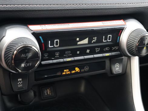 Used 2025 Toyota RAV4 XLE Premium FWD image 21