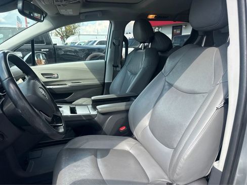 Used 2021 Toyota Sienna Limited AWD/4WD image 9