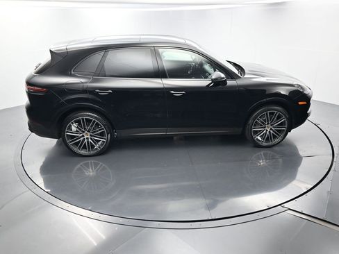 Used 2022 Porsche Cayenne Platinum Edition image 42