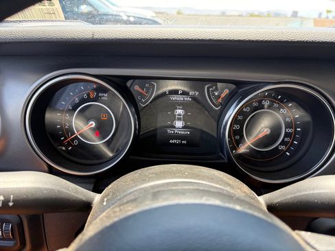 Used 2022 Jeep Gladiator Sport w/ Trailer Tow Package AWD/4WD image 11