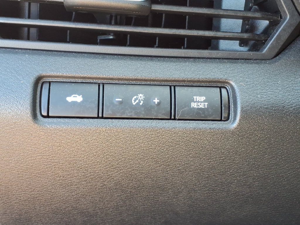 Used 2025 Nissan Altima 2.5 SV FWD image 18