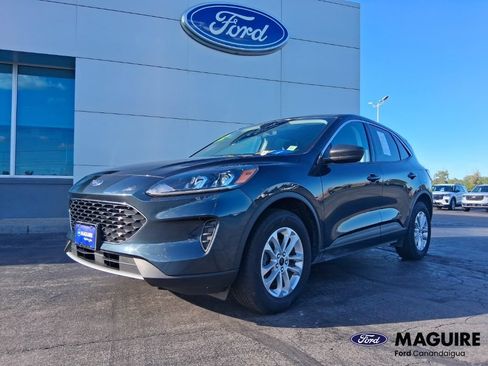 Used 2022 Ford Escape SE w/ Cold Weather Package AWD/4WD image 1