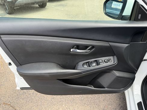 Used 2024 Nissan Sentra SV FWD image 9
