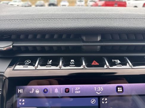 Used 2023 Jeep Grand Cherokee Limited w/ Luxury Tech Group II image 17