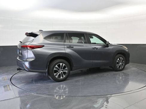 Used 2023 Toyota Highlander L AWD/4WD image 8