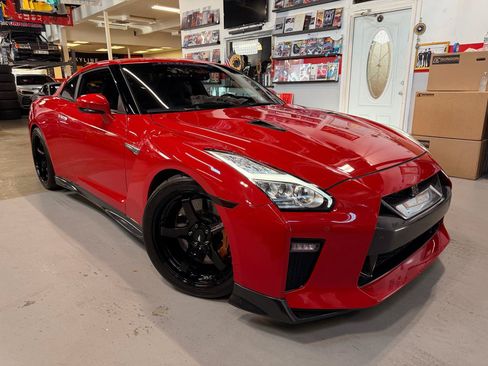 Used 2018 Nissan GT-R Premium AWD/4WD image 1