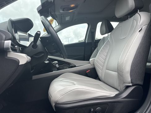 Used 2025 Hyundai Elantra Limited FWD image 15