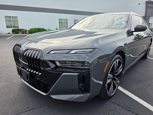 Used 2023 BMW i7 xDrive60 AWD/4WD image 17